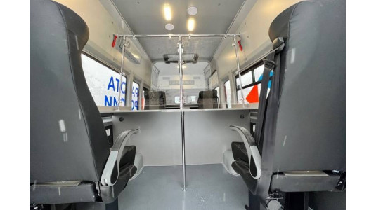 Автомобиль Газель Некст в качестве мобильного офиса-8