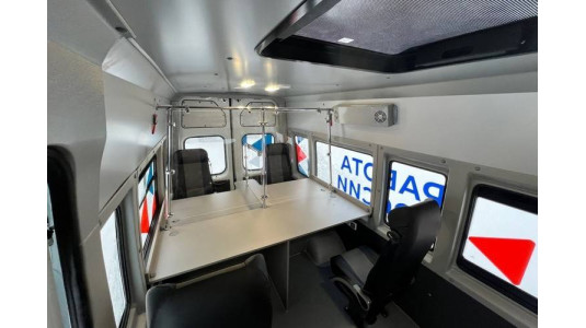Автомобиль Газель Некст в качестве мобильного офиса-7