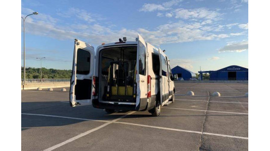Микроавтобус Ford Transit для перевозки инвалидов (северный вариант)-3