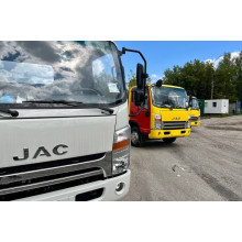  JAC перекрасили в желто-красный цвет
