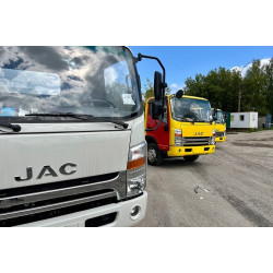  JAC перекрасили в желто-красный цвет