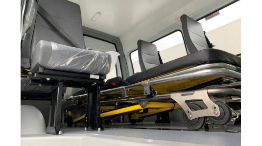 Санитарный транспорт для перевозки больных-10