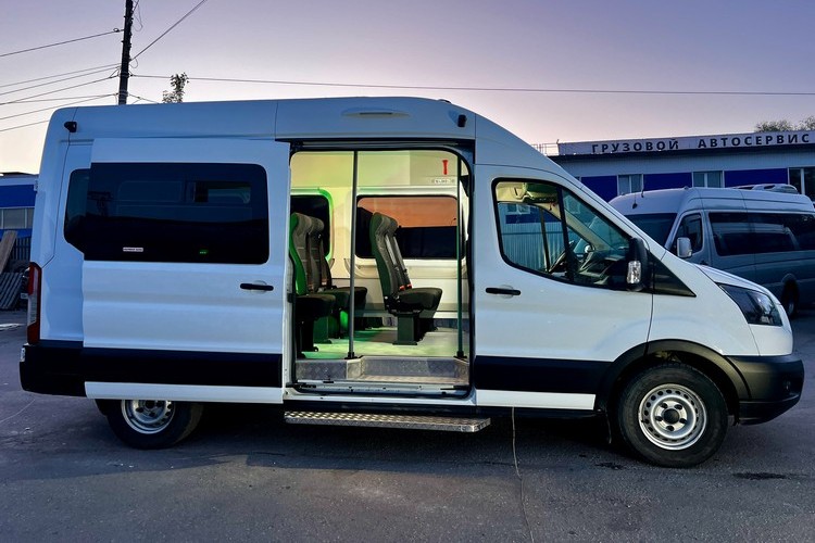 Ford Transit - переделали в грузопассажирский