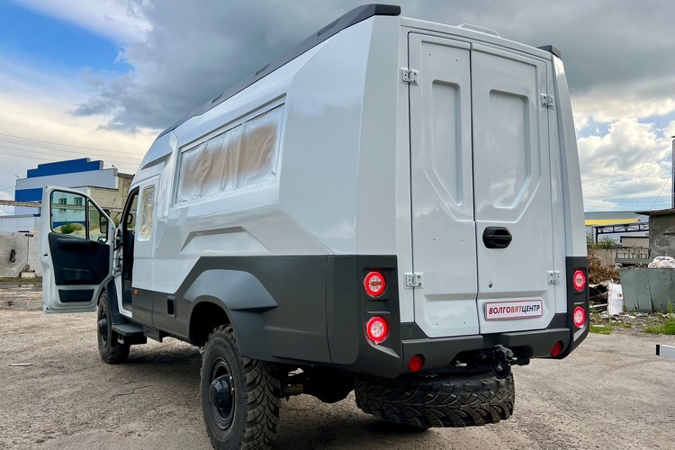 Перекраска стеклопластикового кунга на автомобиле «Садко Некст»